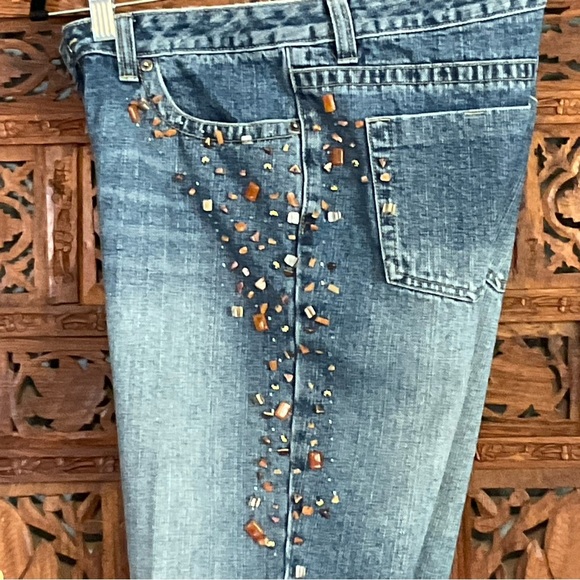 Guess Size 31 Ladies Straight Leg, Medium Wash, Faded, Embellished Jeans - Picture 8 of 16